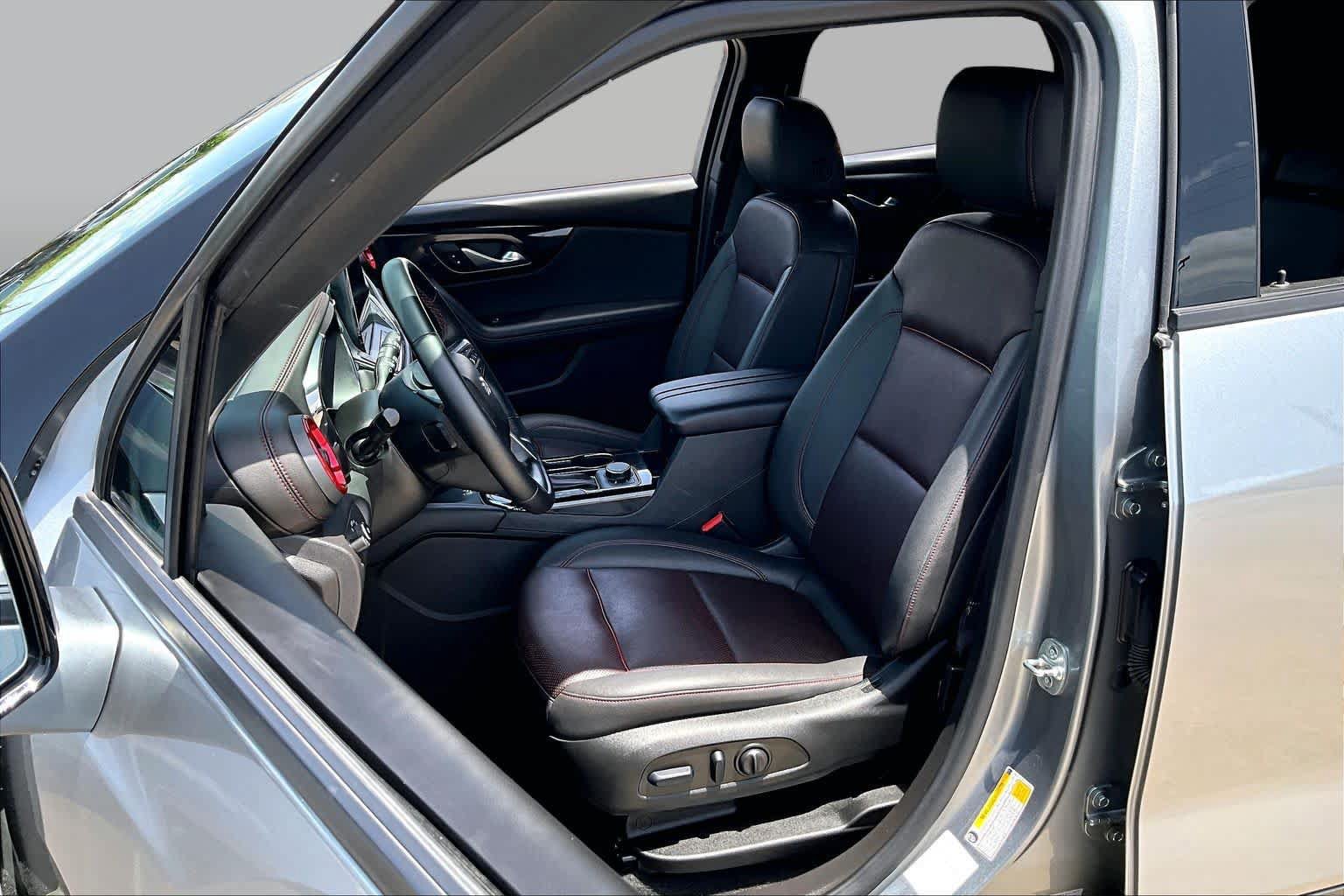 Used 2025 Chevrolet Blazer RS FWD image 8
