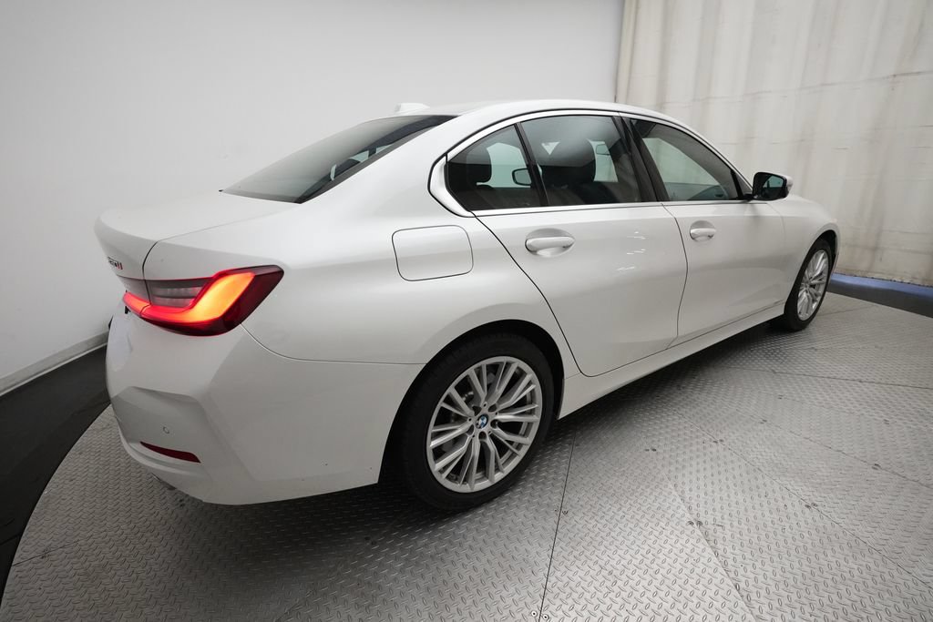 Used 2024 BMW 330i xDrive Sedan AWD/4WD image 35