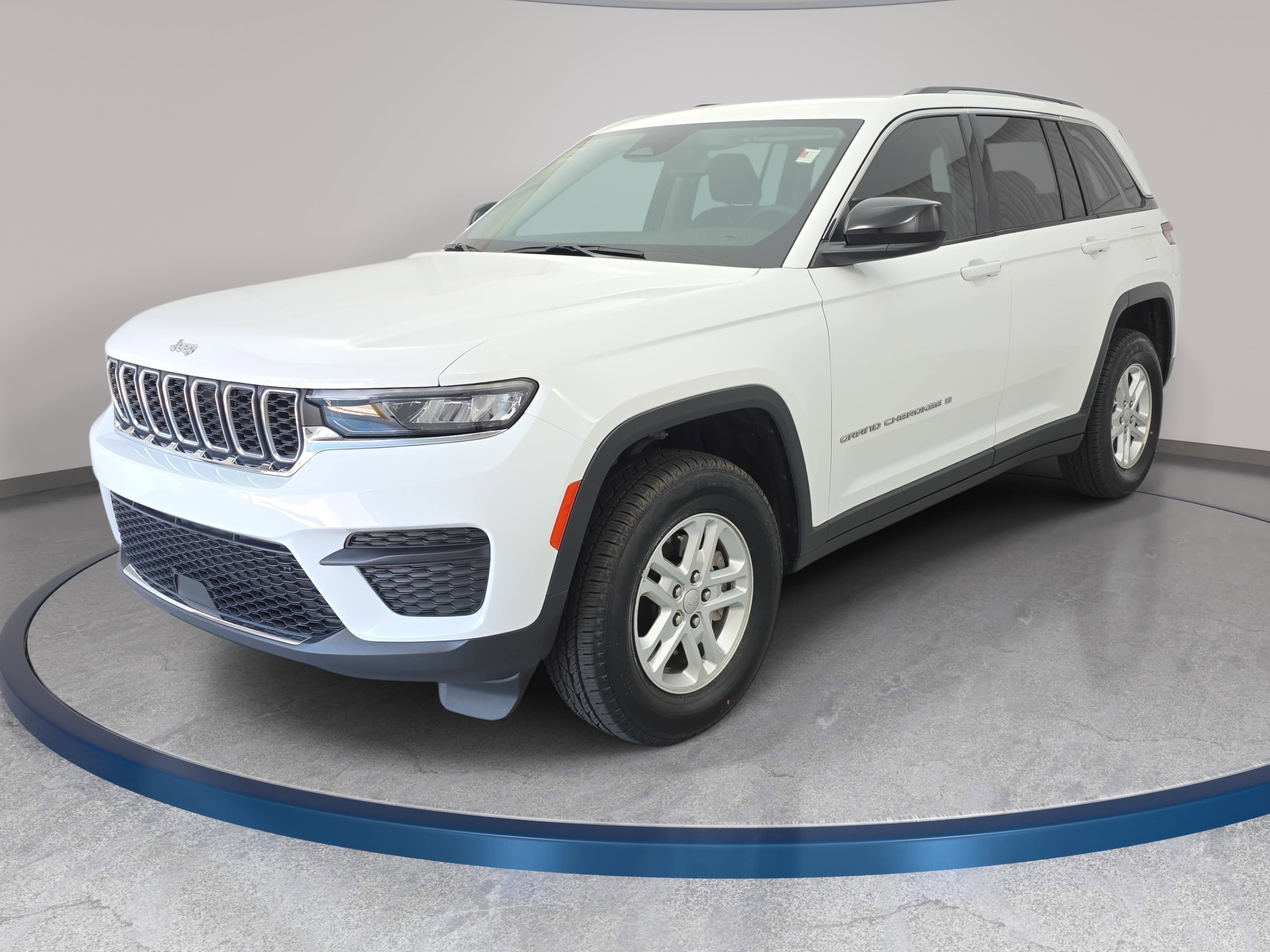 Used 2023 Jeep Grand Cherokee Laredo