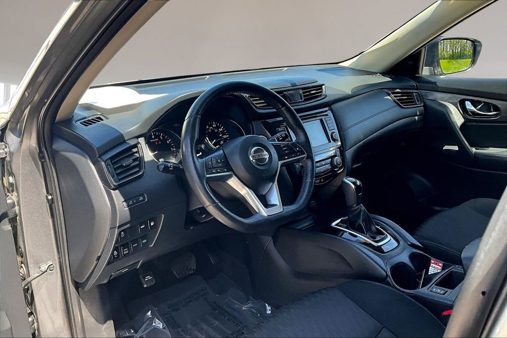 Used 2018 Nissan Rogue SV w/ Premium Package image 16