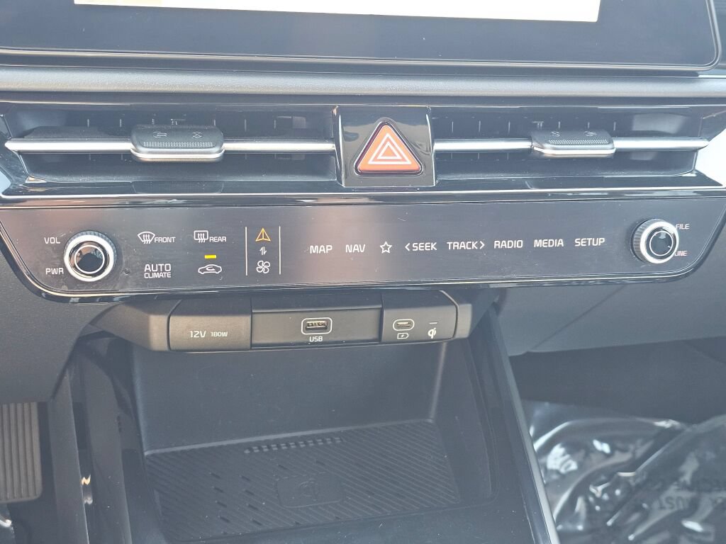 Certified 2024 Kia Niro Wind FWD image 16