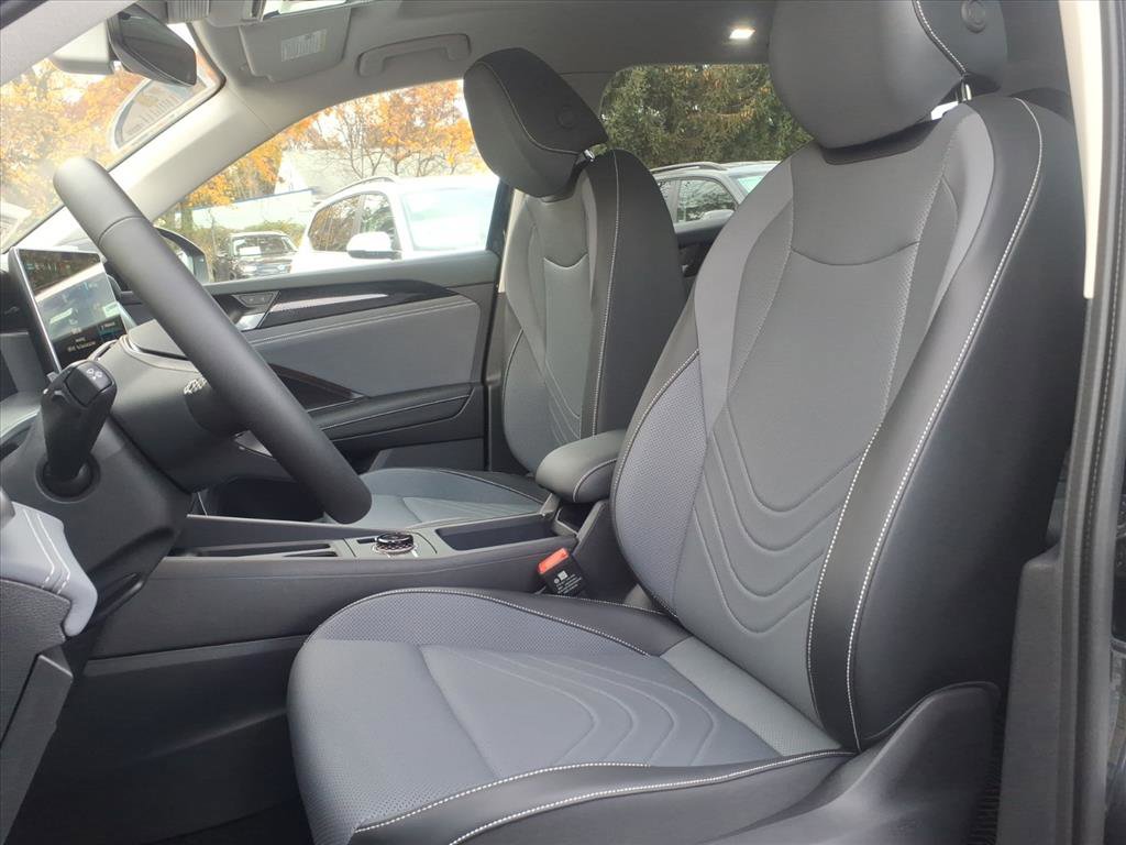 New 2025 Volkswagen Tiguan SE image 8