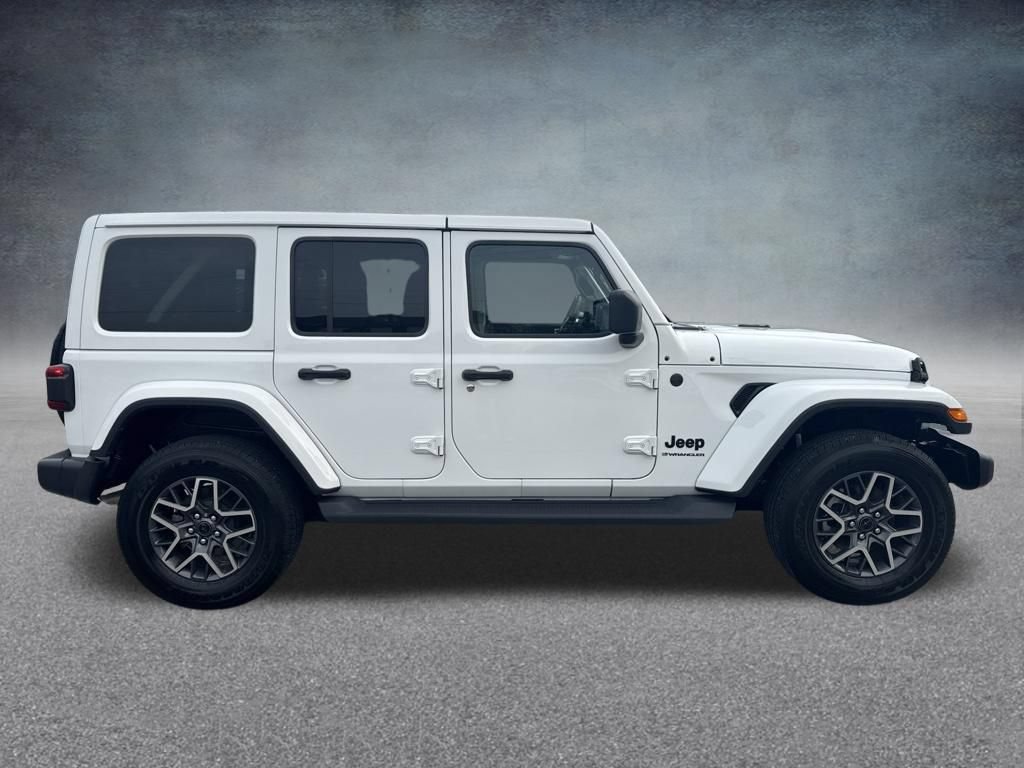 Used 2025 Jeep Wrangler Unlimited Sahara w/ Safety Group AWD/4WD image 4
