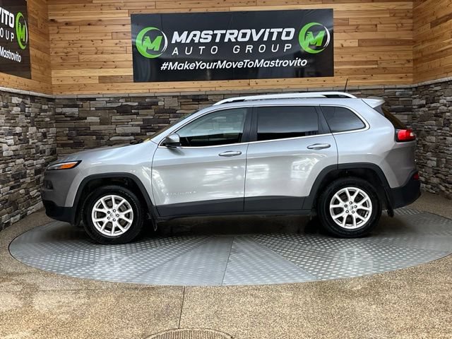 Used 2017 Jeep Cherokee Latitude w/ Cold Weather Group AWD/4WD image 7