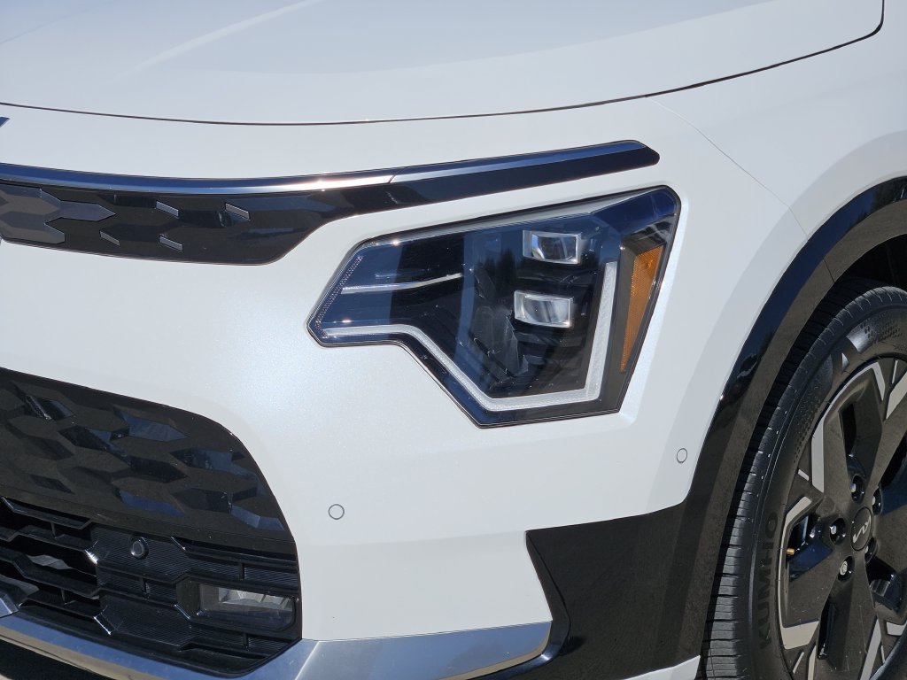 Certified 2024 Kia Niro Wave FWD image 9