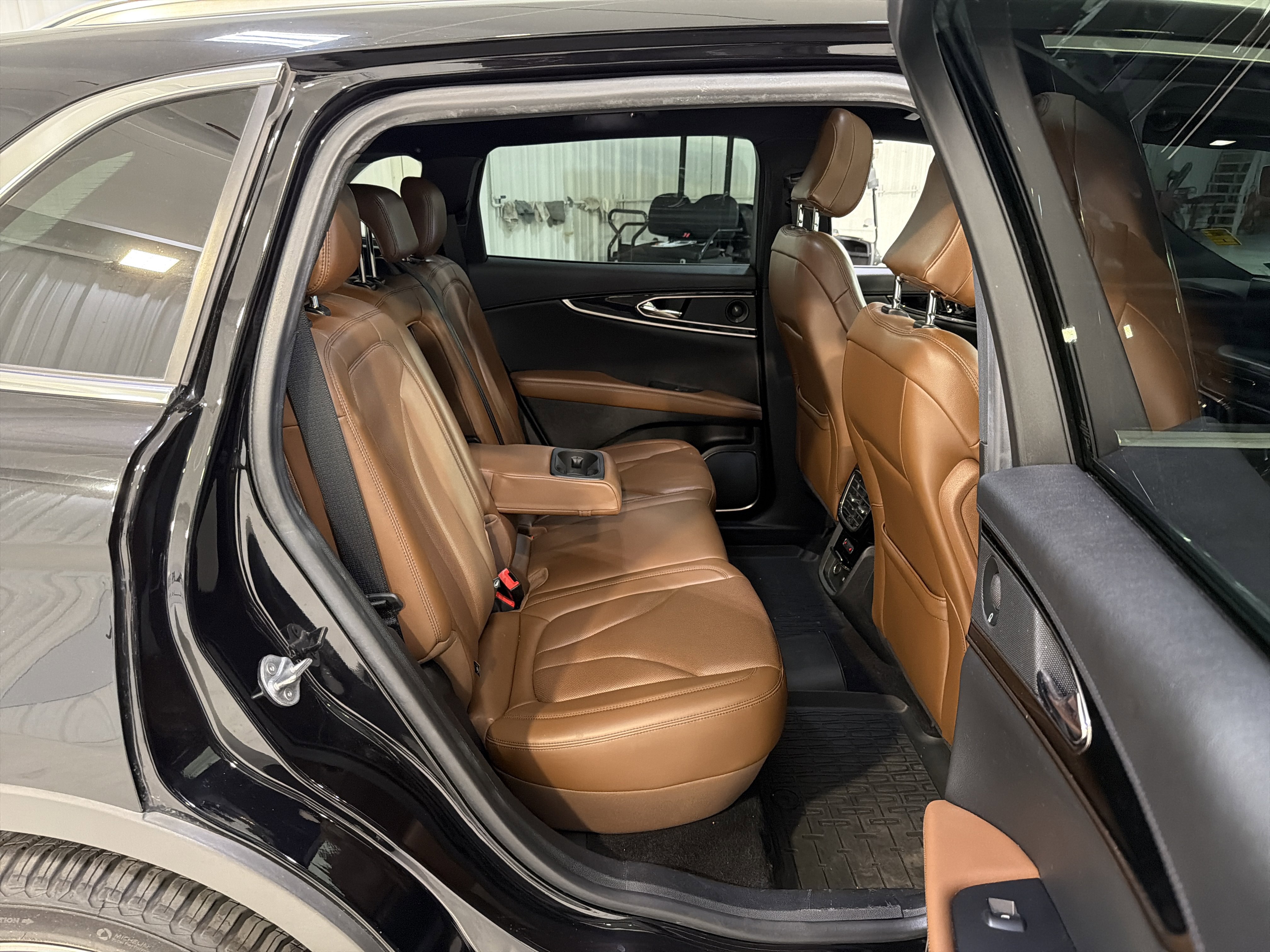 Used 2022 Lincoln Nautilus Reserve image 13