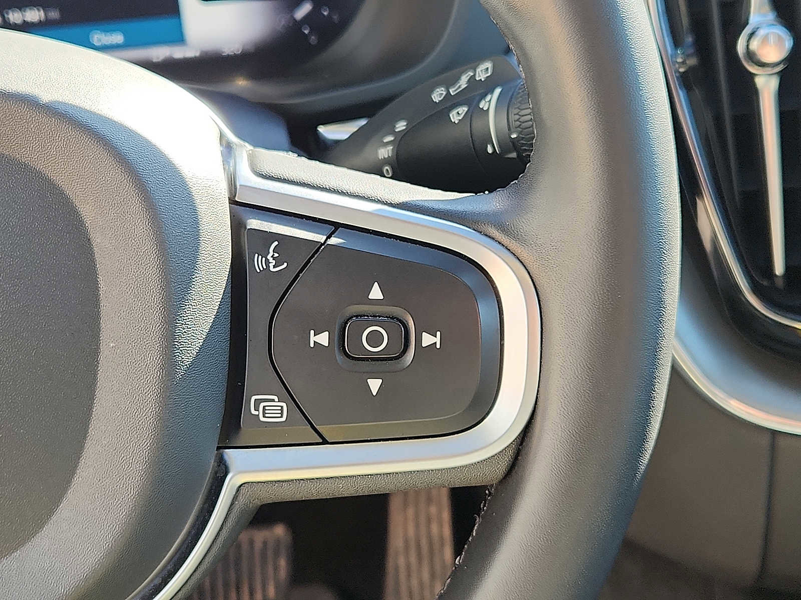 Certified 2023 Volvo XC60 B5 Core w/ Climate Package image 20