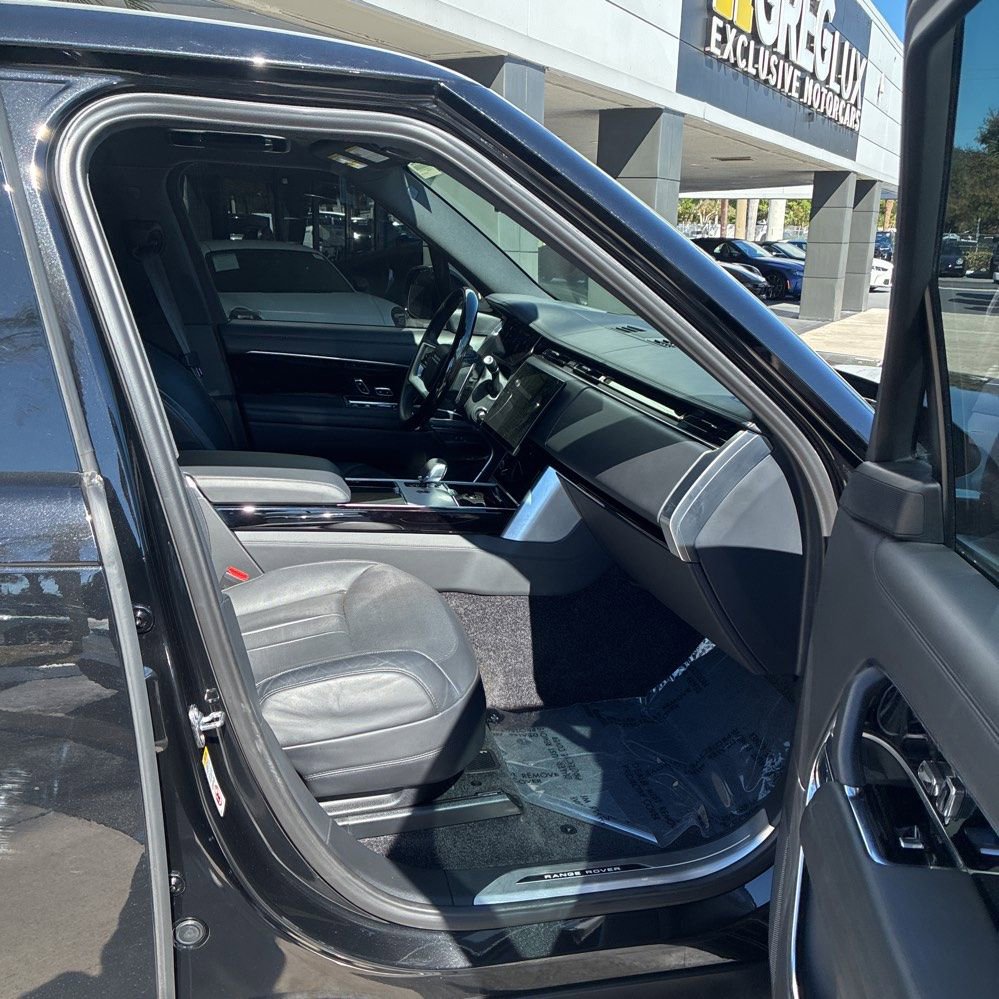 Used 2024 Land Rover Range Rover Long Wheelbase SE image 11