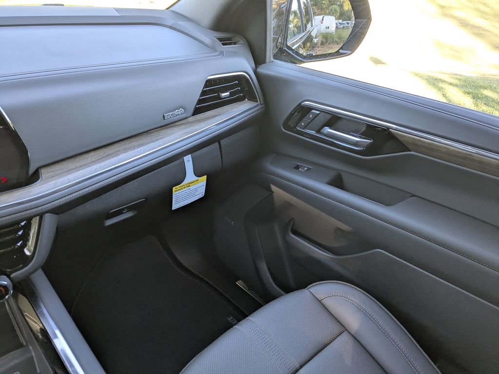 New 2025 Chevrolet Suburban High Country image 17
