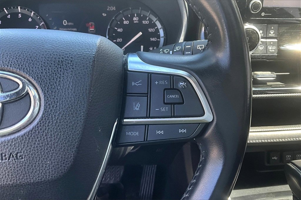 Used 2021 Toyota Highlander XSE image 12