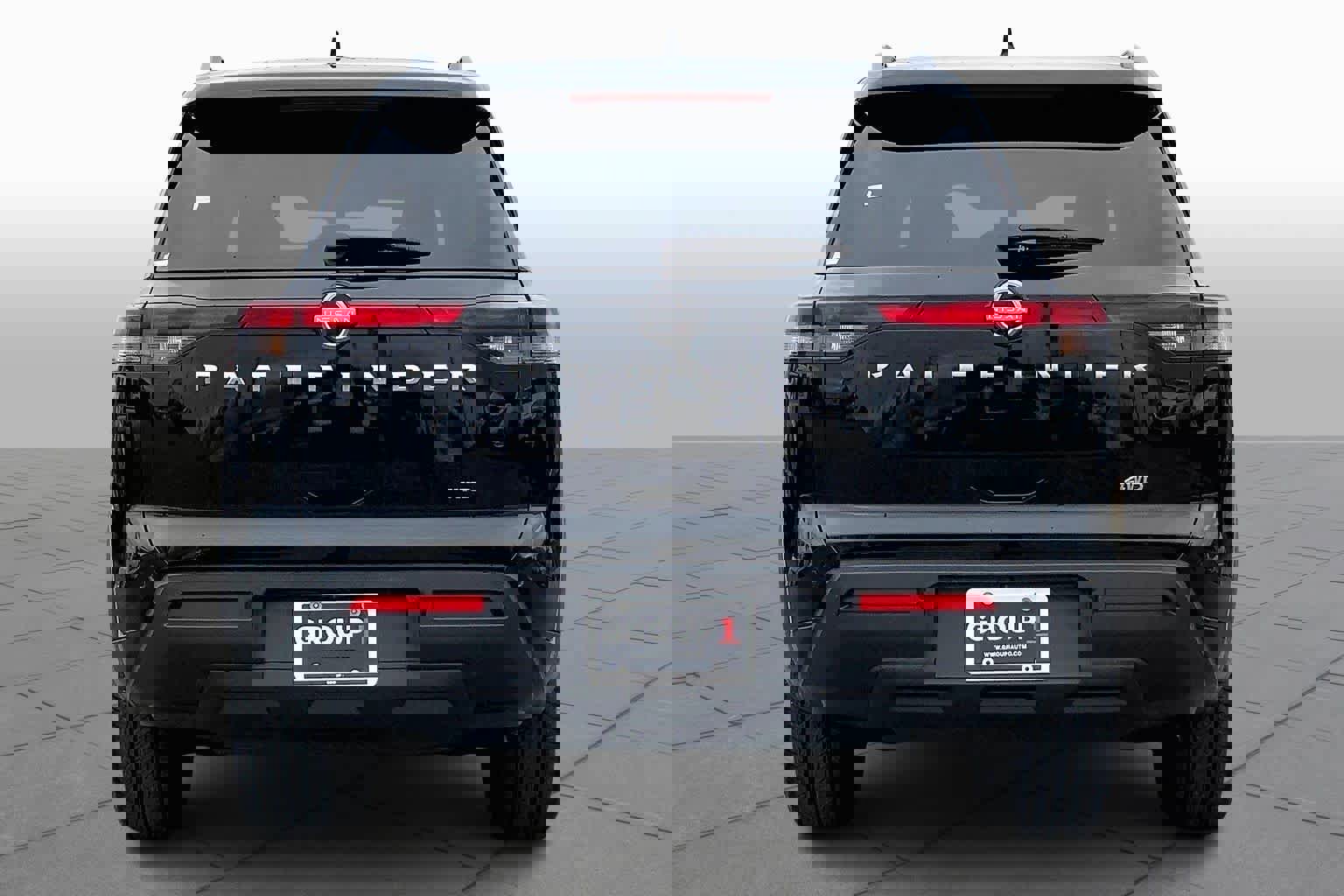 Used 2025 Nissan Pathfinder SV image 5