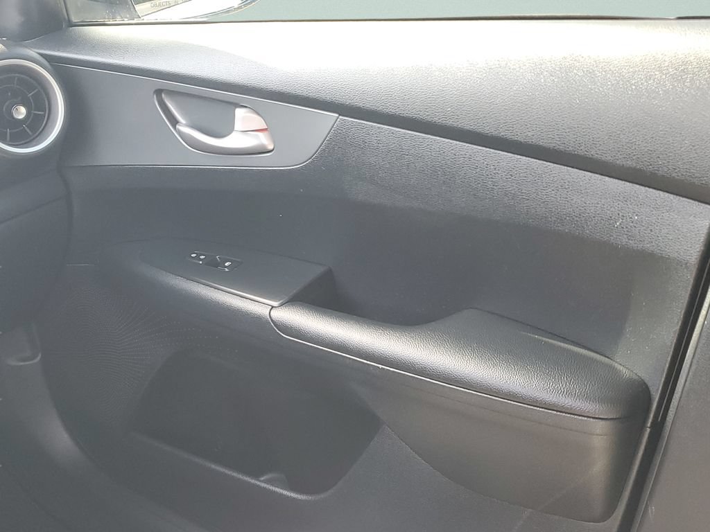Used 2020 Kia Forte LXS FWD image 13