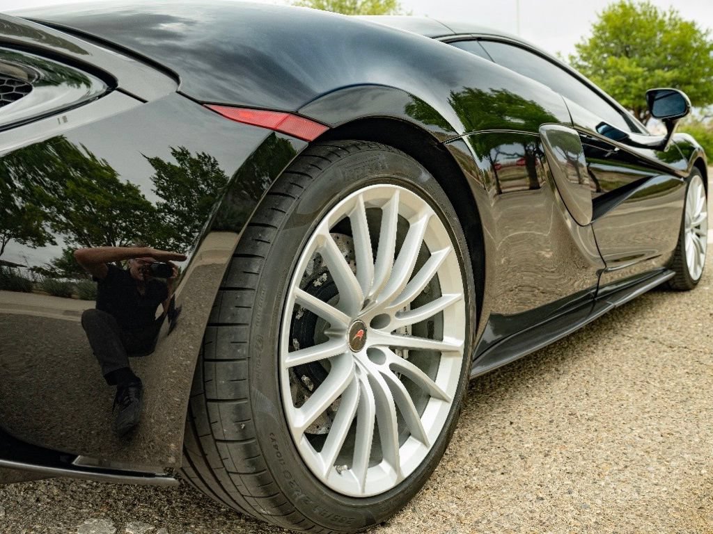 Used 2017 McLaren 570S RWD image 19