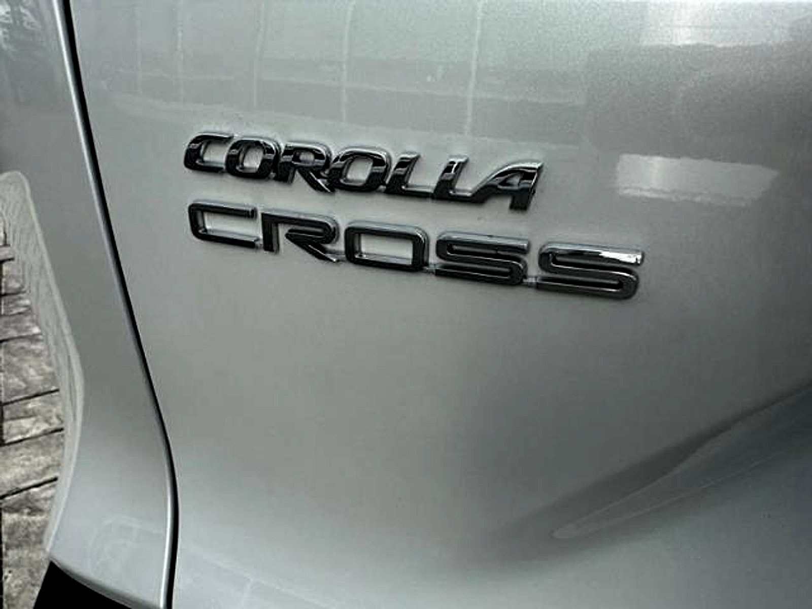 Used 2024 Toyota Corolla Cross XLE w/ Convenience Package FWD image 9