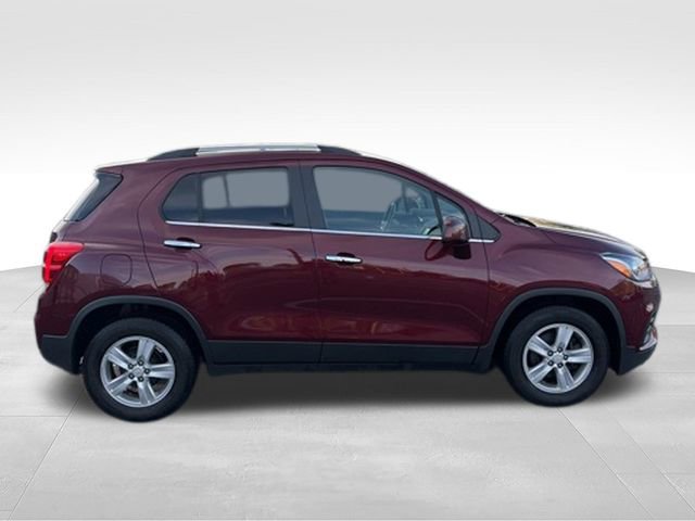 Used 2017 Chevrolet Trax LT w/ Sun & Sound Package FWD image 6