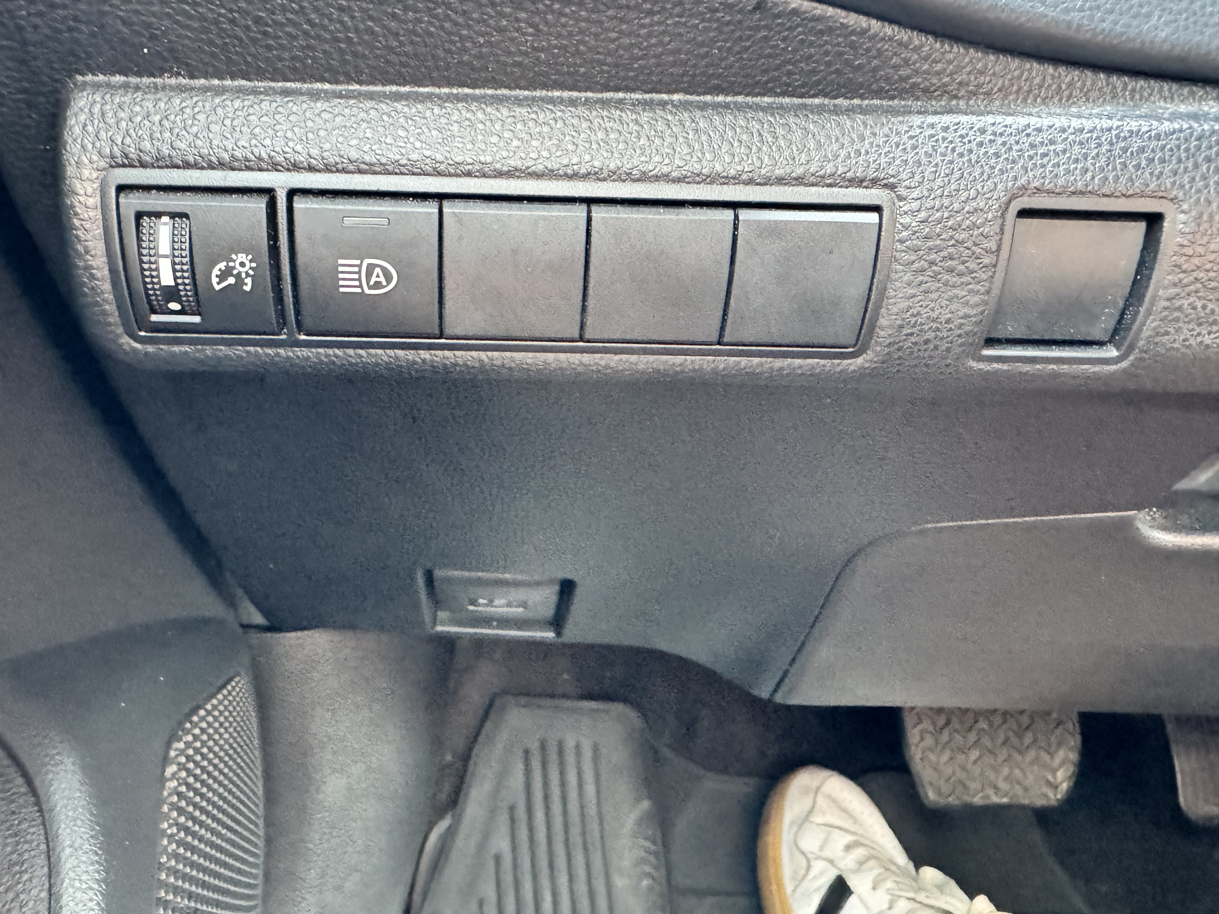 Used 2026 Toyota Corolla LE FWD image 10