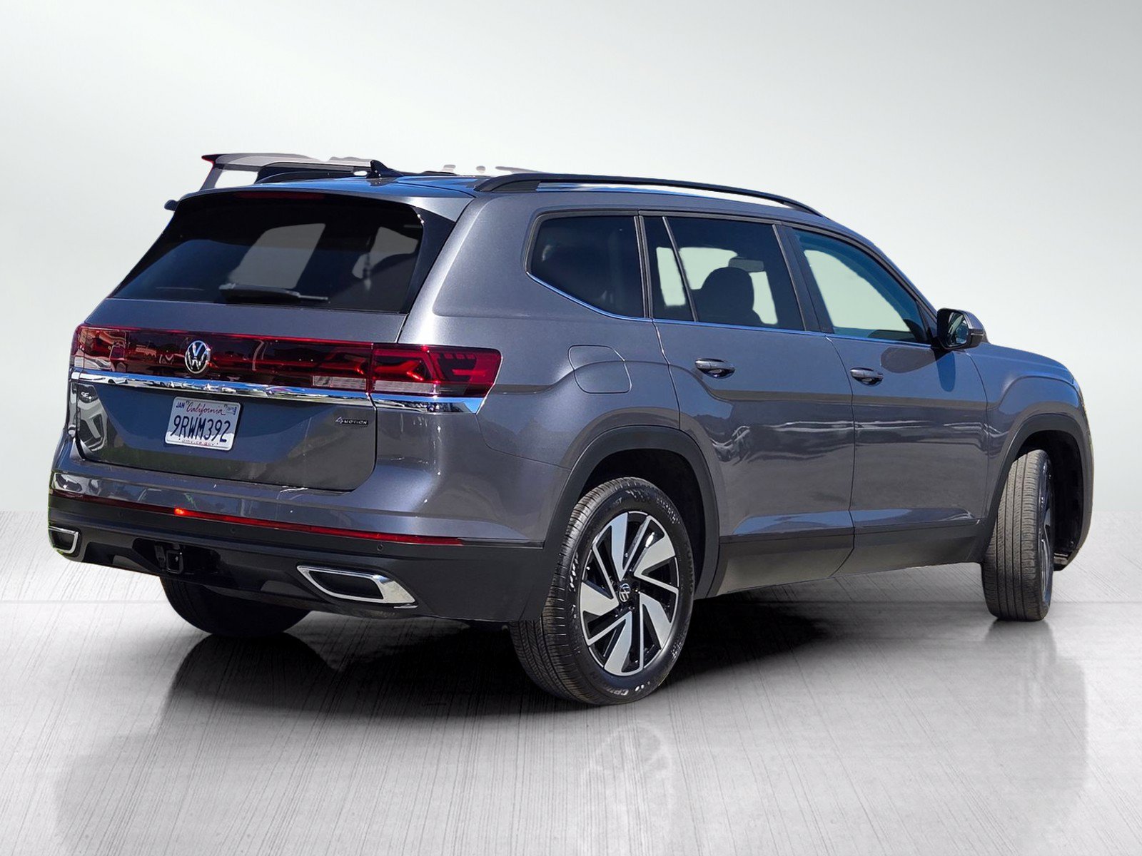 Used 2025 Volkswagen Atlas SE AWD/4WD image 4