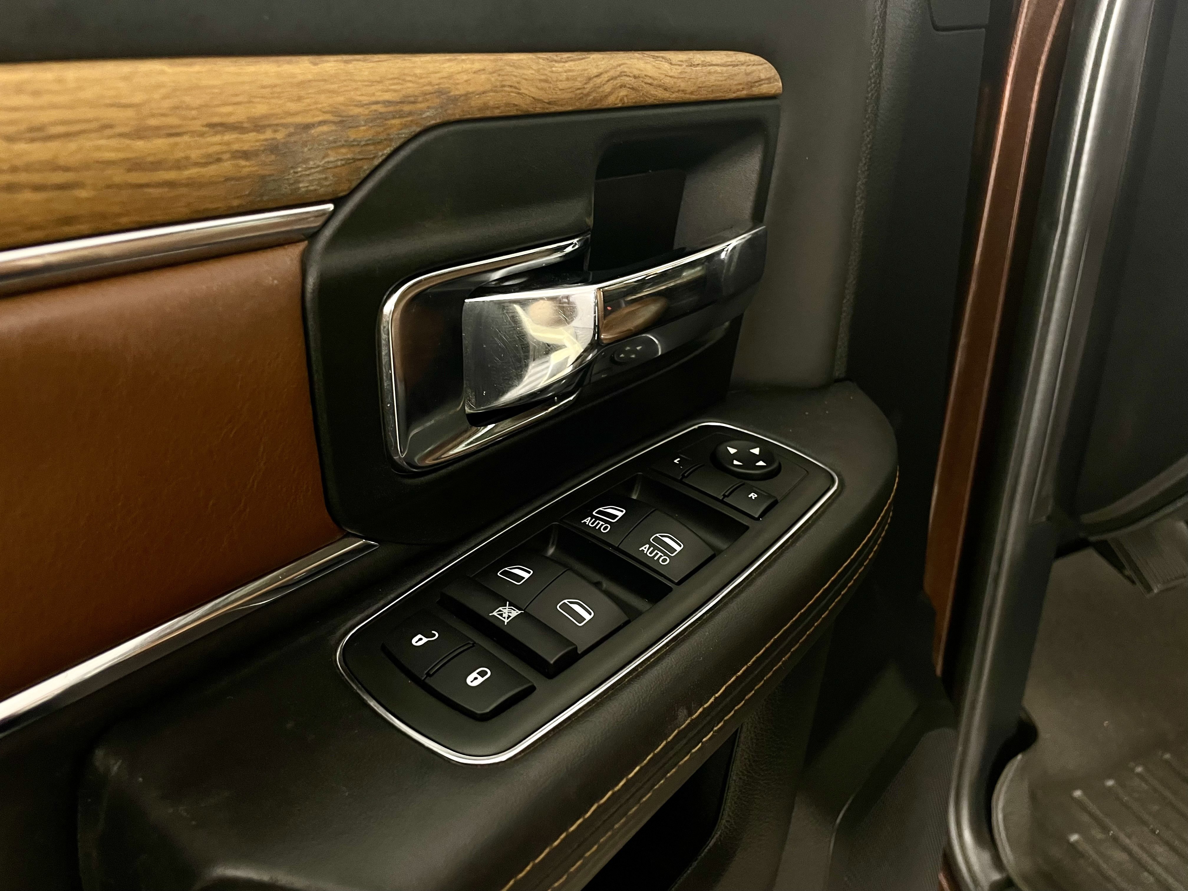 Used 2014 RAM 3500 Laramie Longhorn image 14