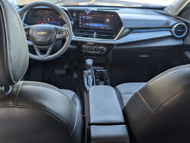 Certified 2025 Chevrolet Trax LT FWD image 16