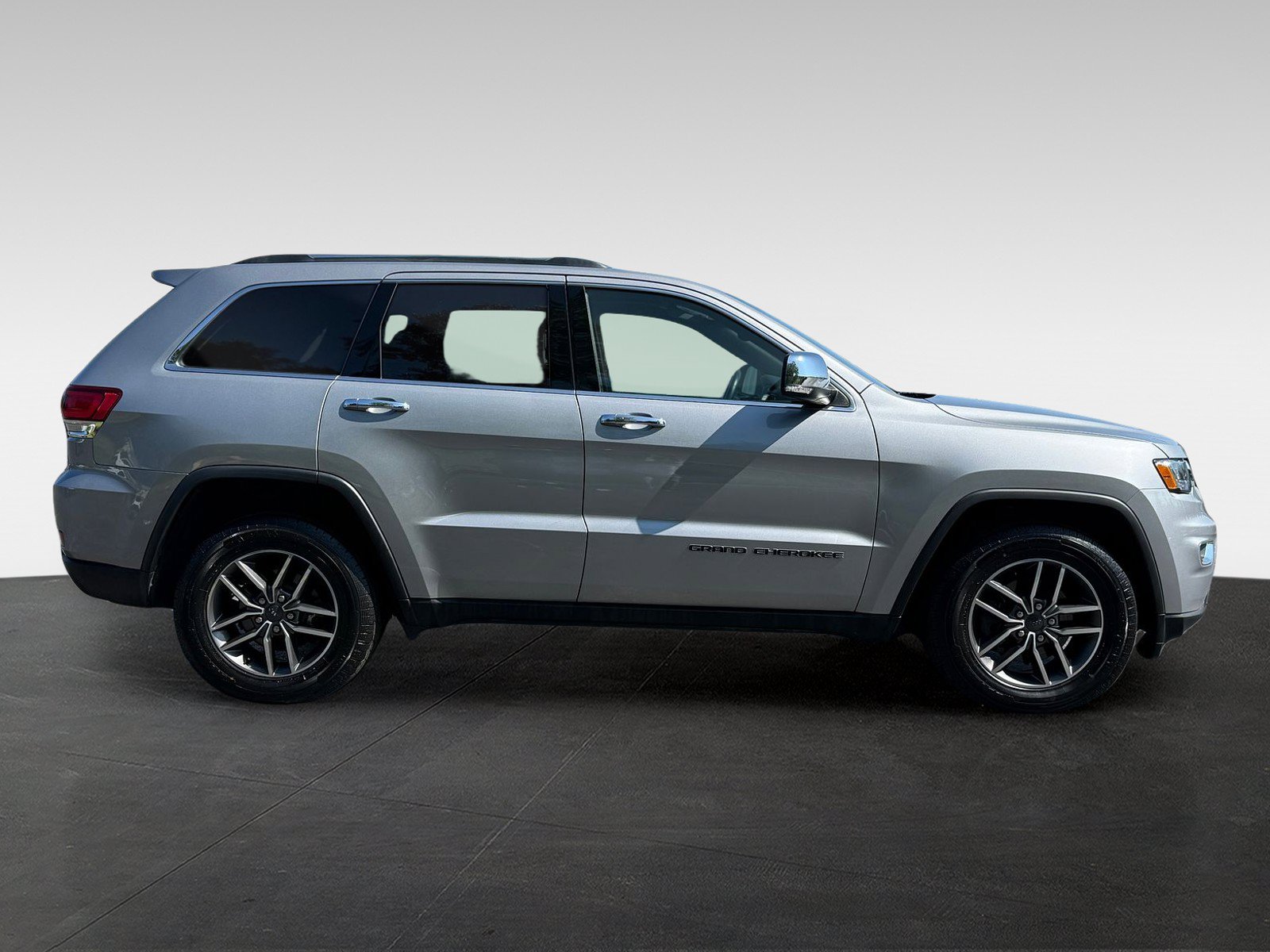 Used 2020 Jeep Grand Cherokee Limited AWD/4WD image 4