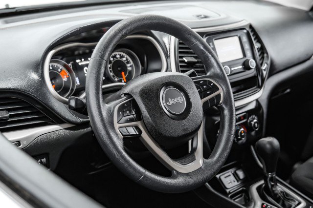 Used 2018 Jeep Cherokee Latitude FWD image 13