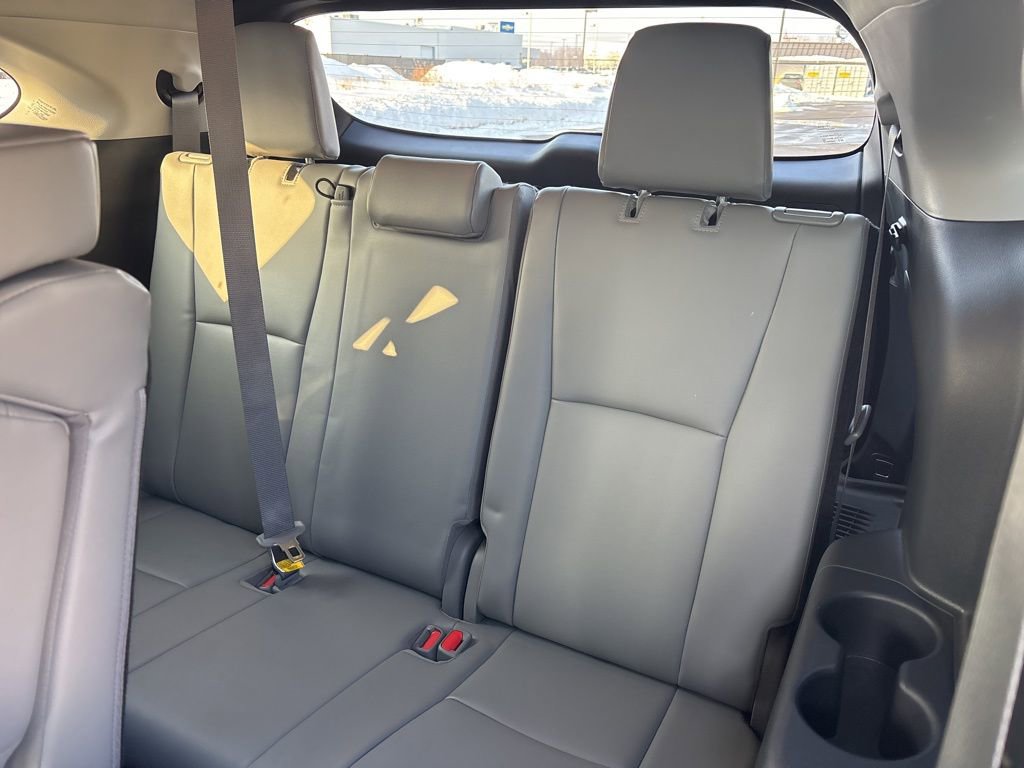 Used 2023 Toyota Highlander XLE image 32