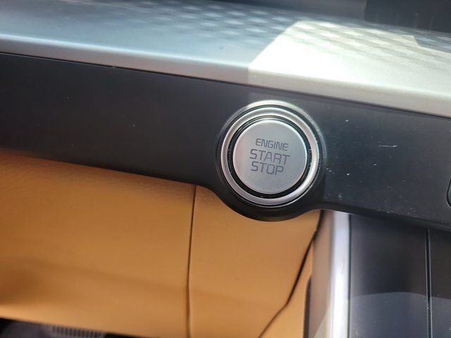 Used 2022 Kia Carnival LX FWD image 27
