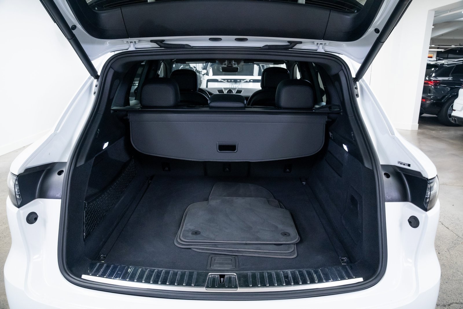 Used 2022 Porsche Cayenne Base w/ Premium Package image 8