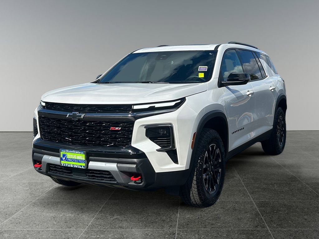 Used 2025 Chevrolet Traverse Z71 image 3