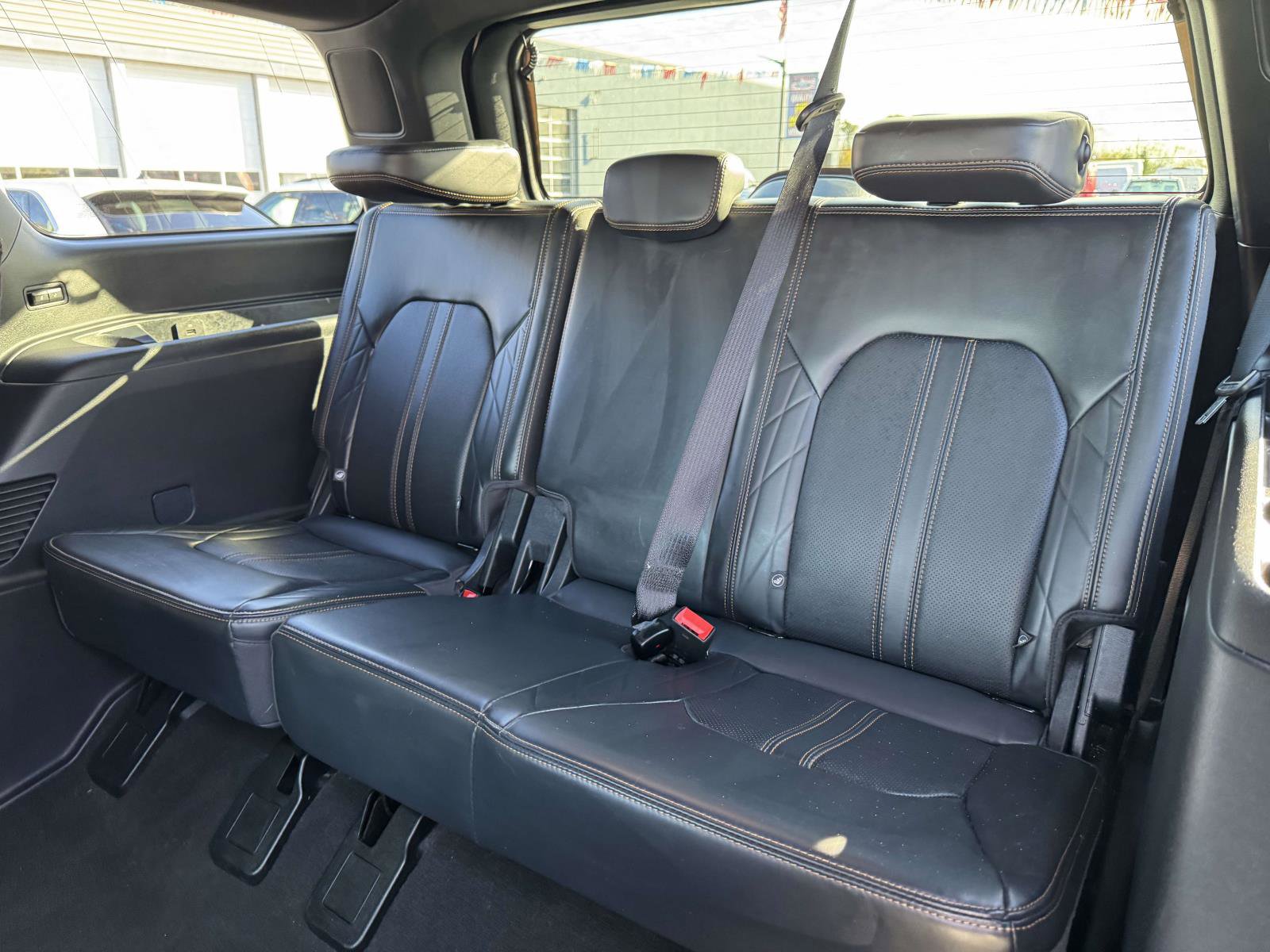 Used 2024 Ford Expedition Platinum image 11