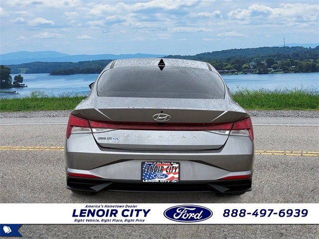 Used 2023 Hyundai Elantra SEL w/ Convenience Package image 6