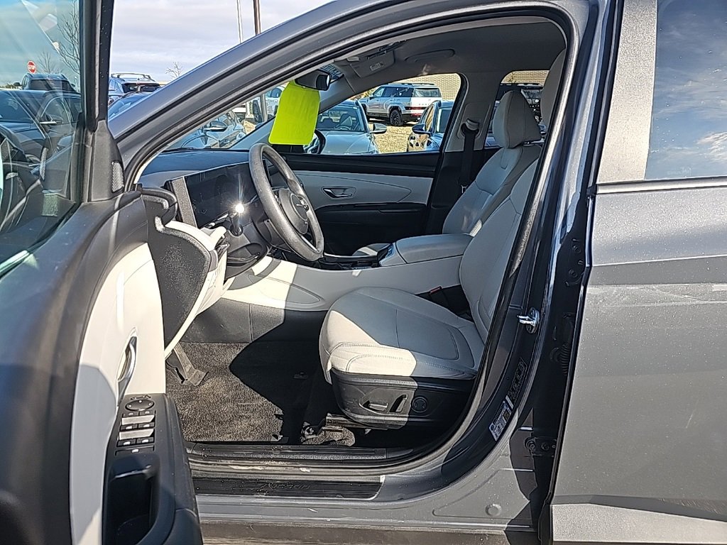 Certified 2025 Hyundai Tucson SEL image 9