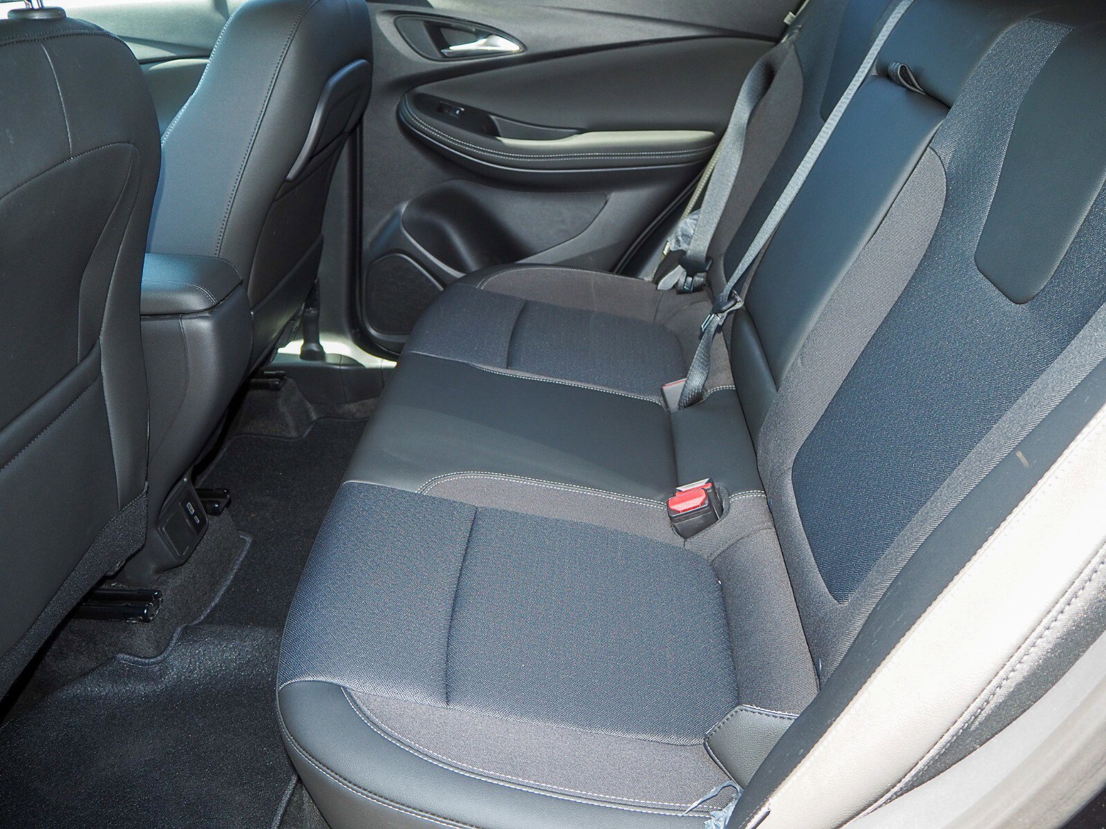 New 2025 Buick Encore GX Preferred w/ Comfort Package FWD image 7