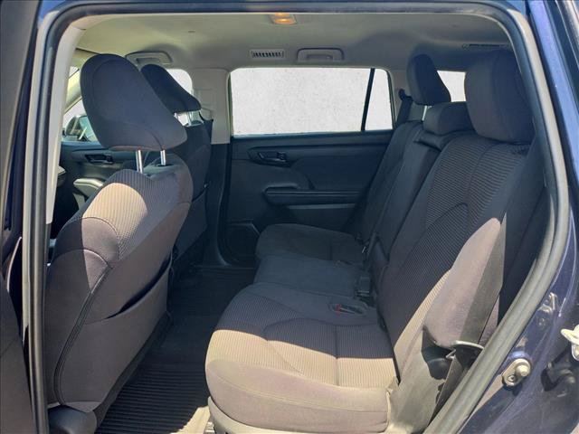 Used 2022 Toyota Highlander LE FWD image 17