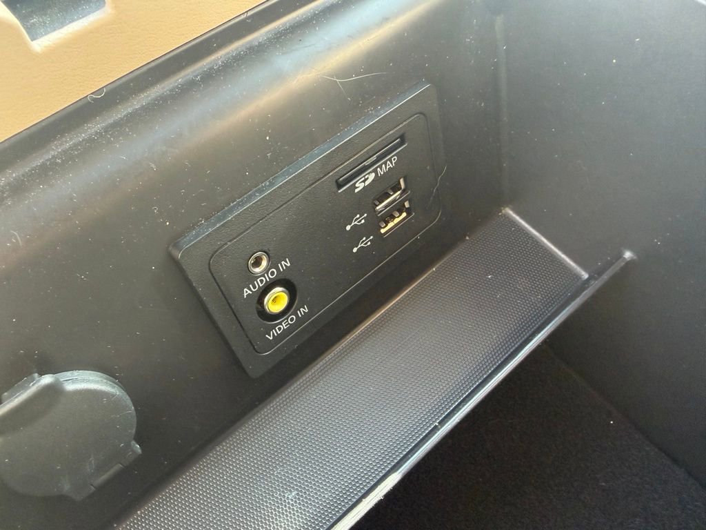 Used 2017 Nissan Pathfinder Platinum w/ Cargo Package image 31