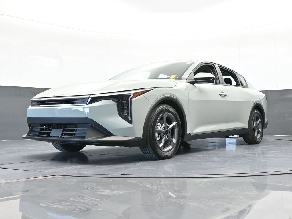 Used 2025 Kia K4 LXS image 50