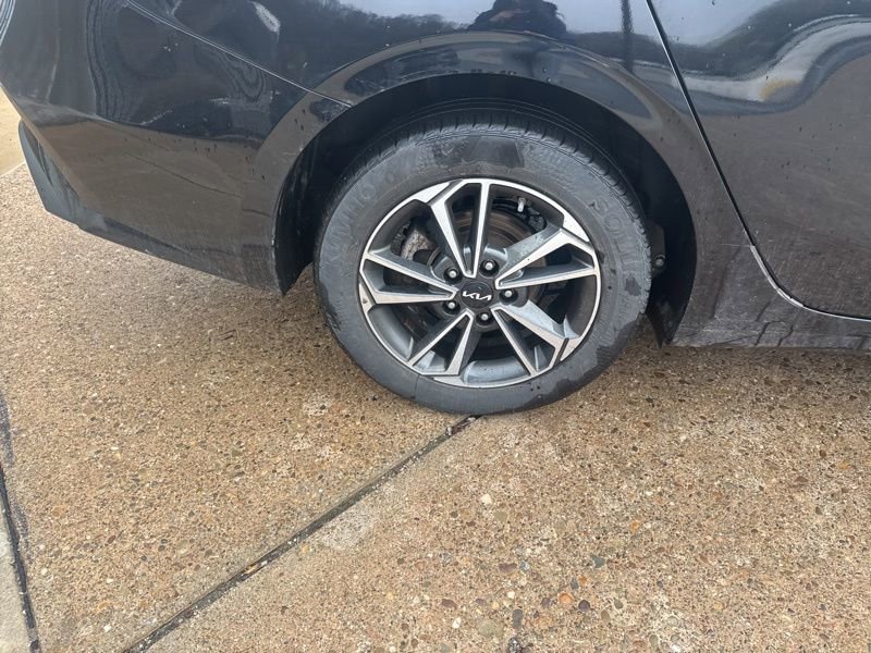 Used 2023 Kia Forte LXS image 7