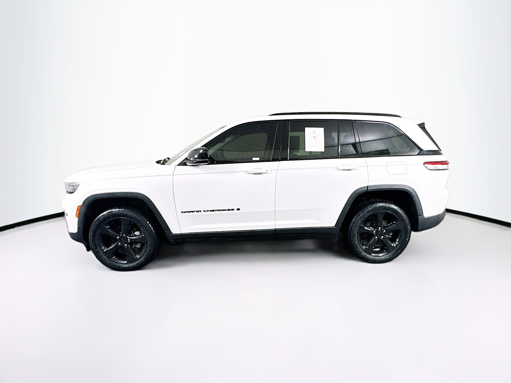 Used 2023 Jeep Grand Cherokee Limited w/ Black Appearance Package RWD image 4
