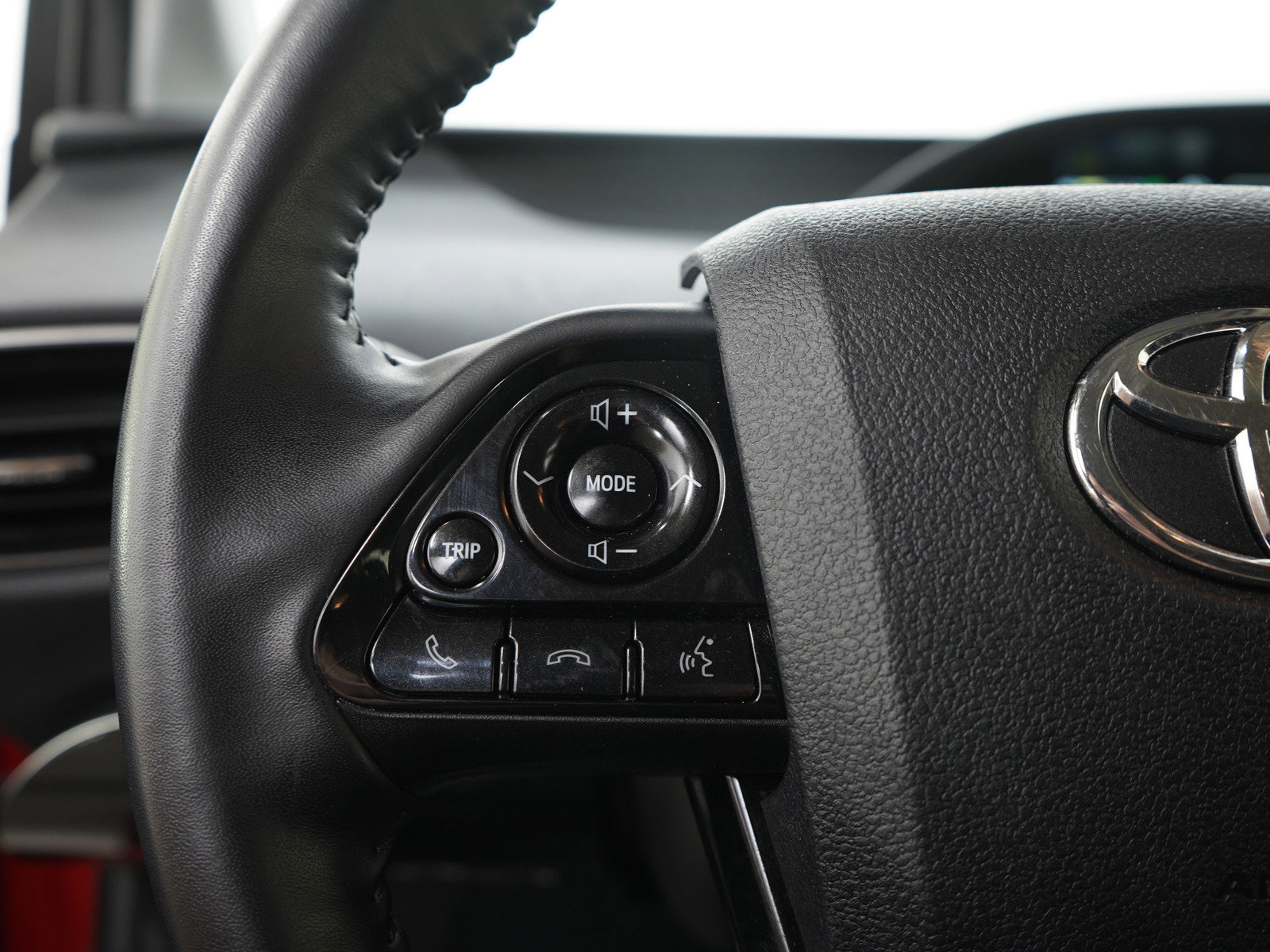 Used 2021 Toyota Prius XLE AWD/4WD image 22