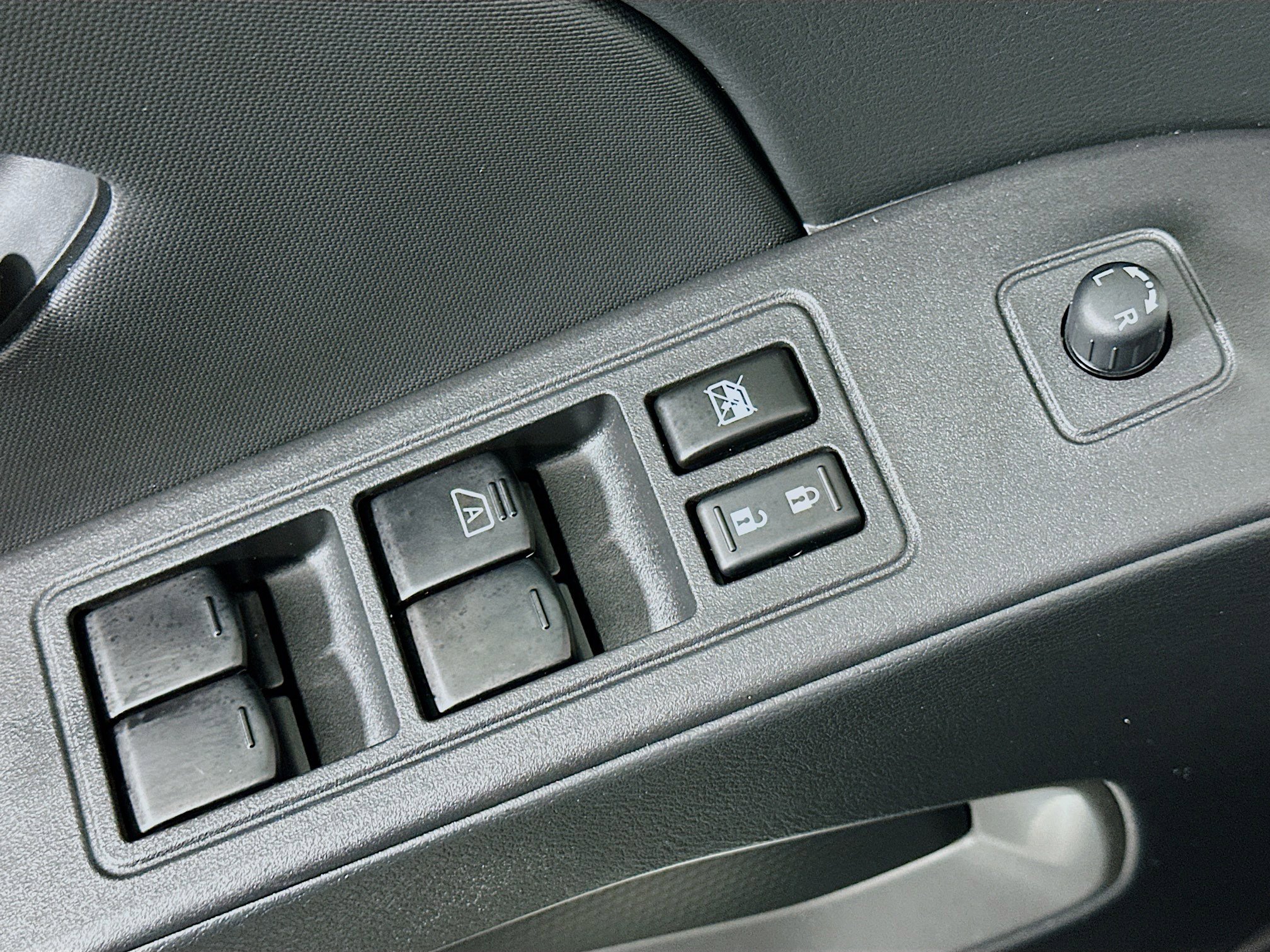 Used 2024 Nissan Frontier SV w/ SV Convenience Package image 15