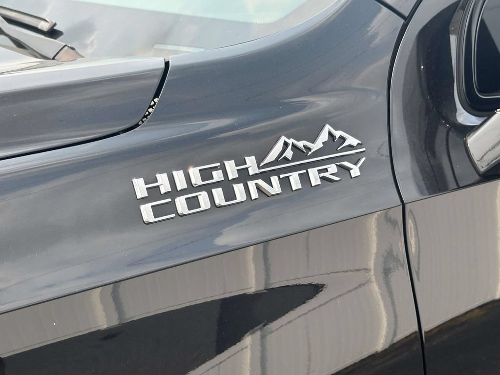 Used 2023 Chevrolet Suburban High Country w/ Premium Package 2 AWD/4WD image 10