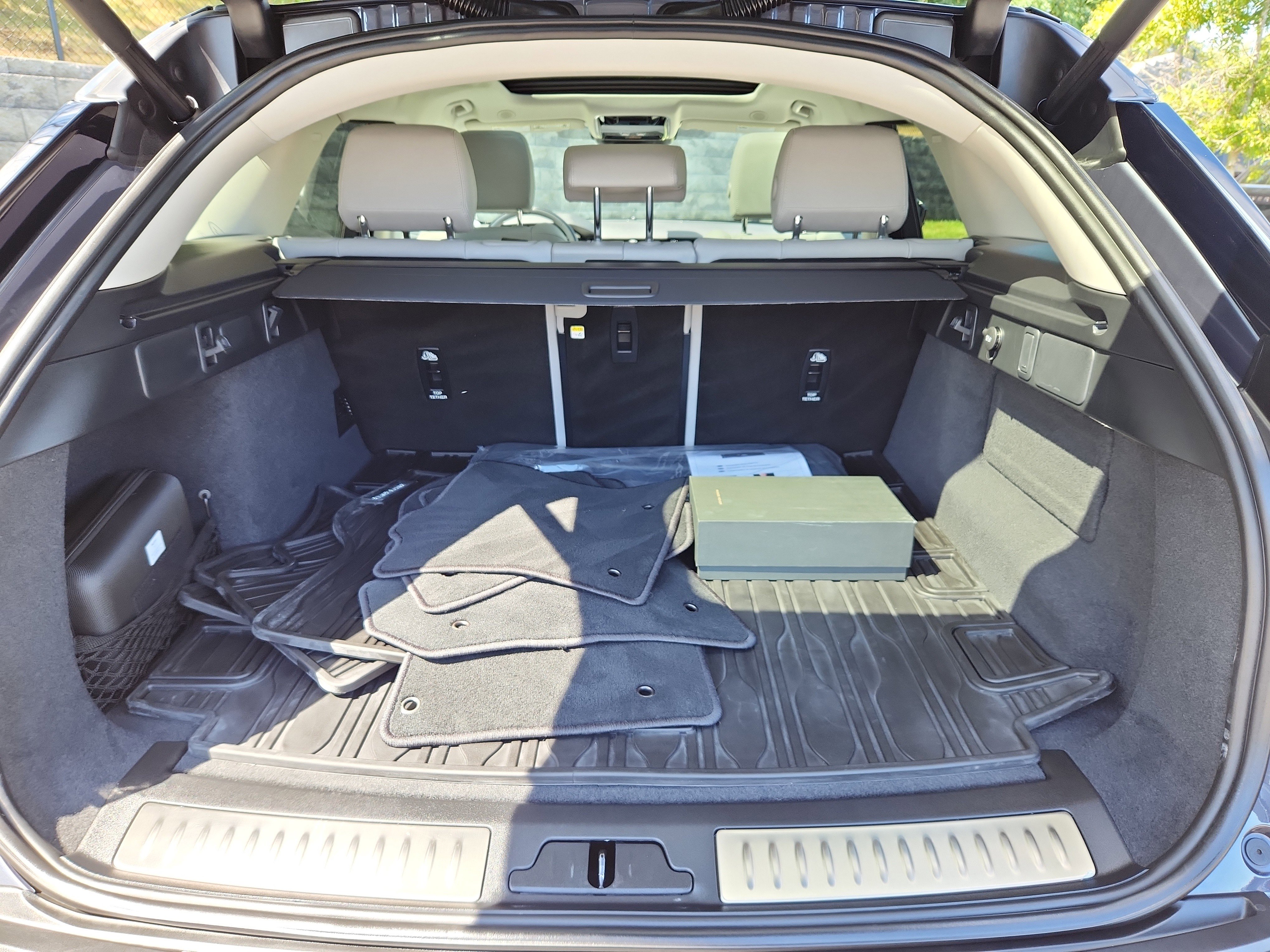Used 2025 Land Rover Range Rover Velar S image 13