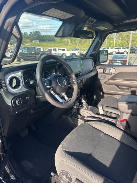 Used 2025 Jeep Wrangler Unlimited Sahara w/ Safety Group AWD/4WD image 10