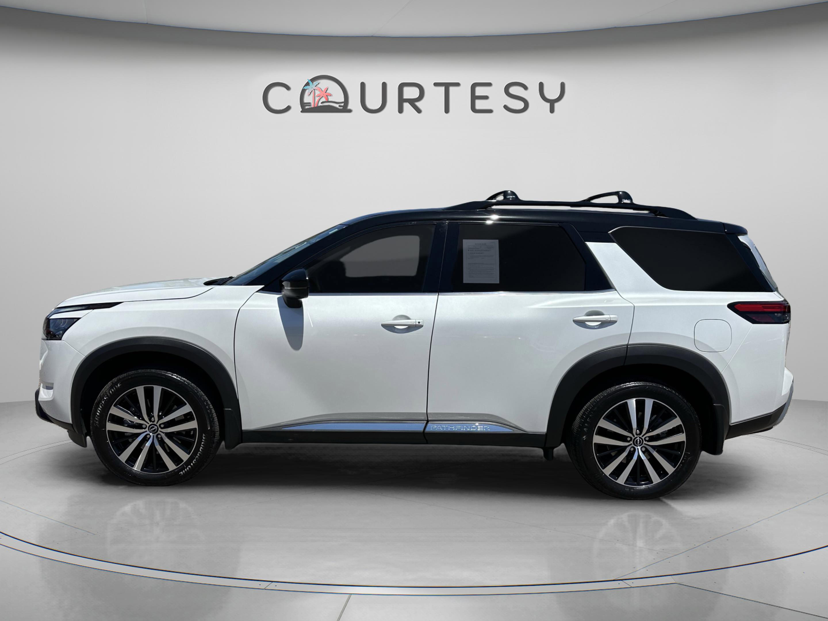 Certified 2025 Nissan Pathfinder Platinum w/ Cargo Package FWD image 2