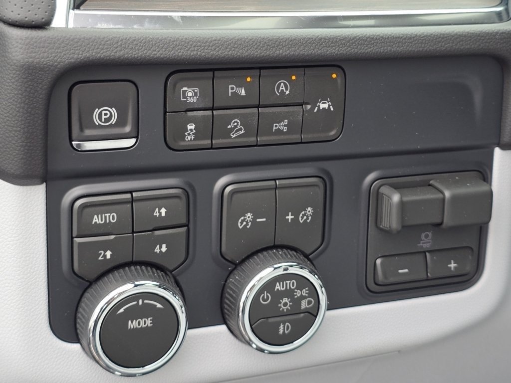 New 2026 Chevrolet Tahoe Premier w/ Sun And Tow Package AWD/4WD image 8