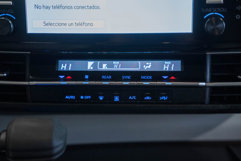 Used 2023 Toyota Sienna LE image 21