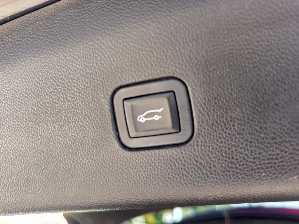 Used 2018 Buick Enclave Essence AWD/4WD image 13