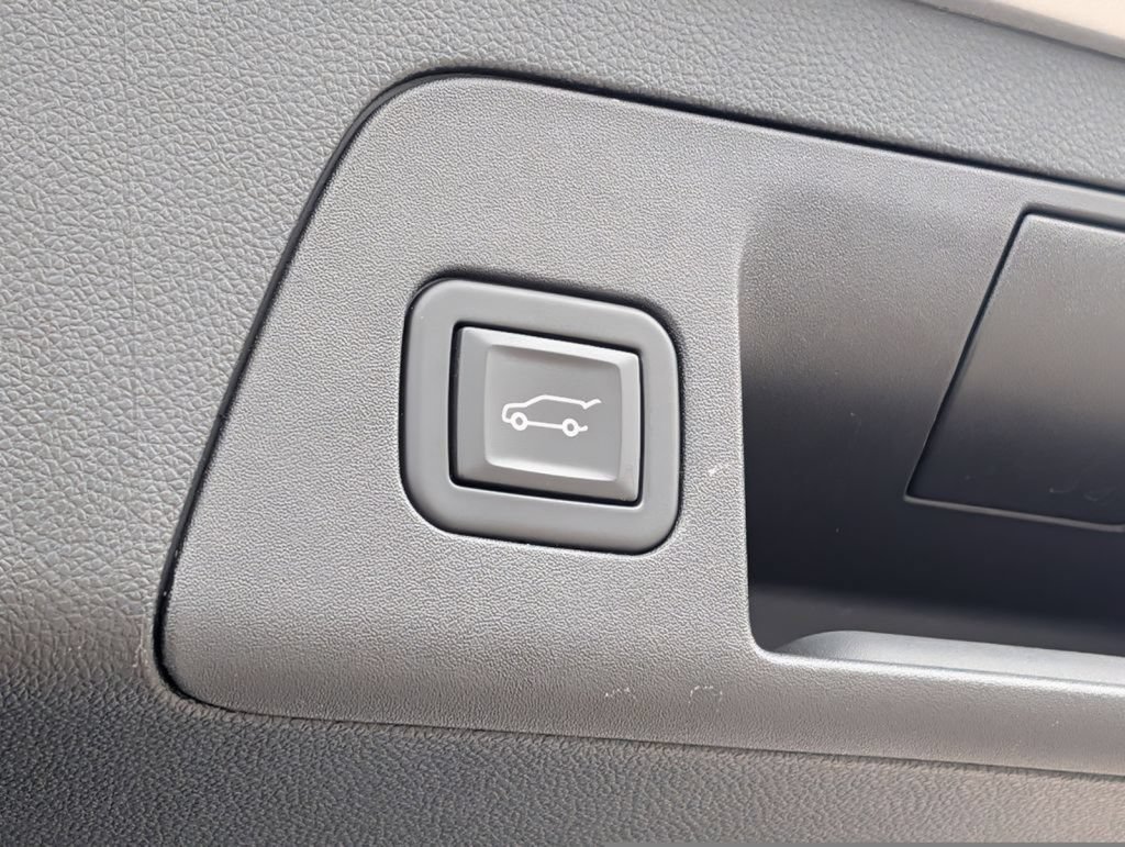 Used 2023 Buick Envision Essence AWD/4WD image 22