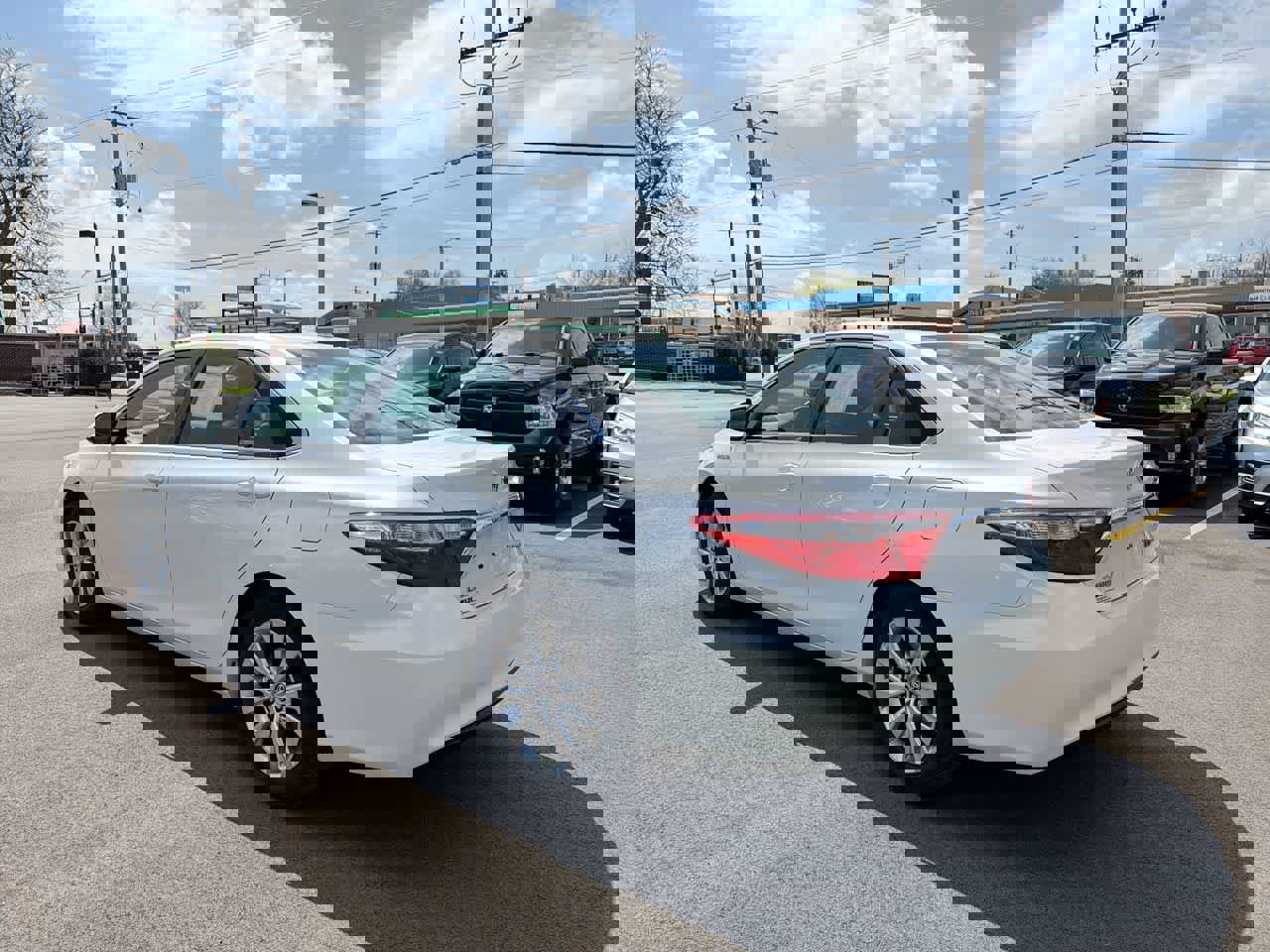 Used 2015 Toyota Camry XLE w/ Moonroof Package image 11