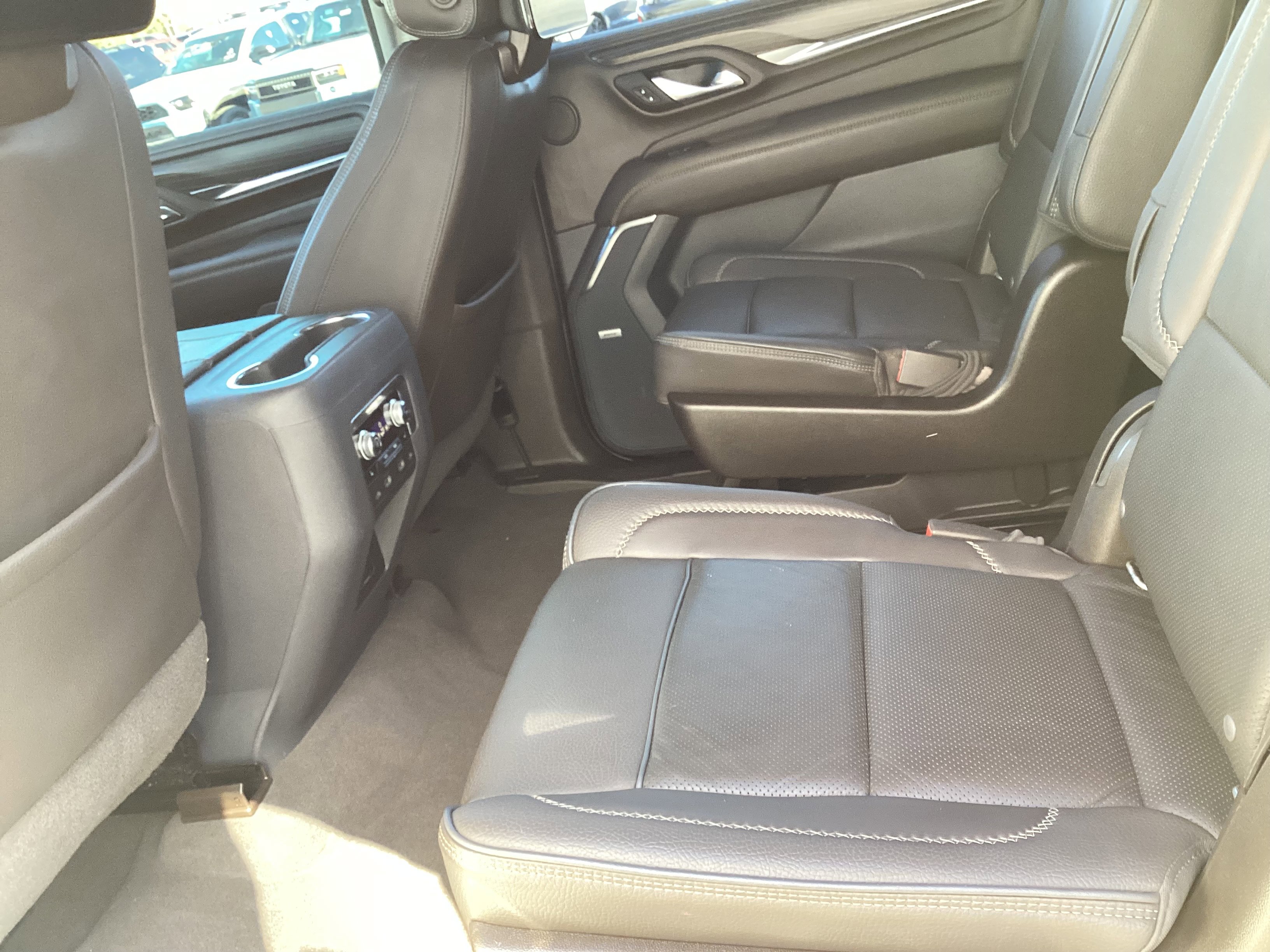 Used 2021 GMC Yukon XL Denali w/ Denali Premium Package image 24